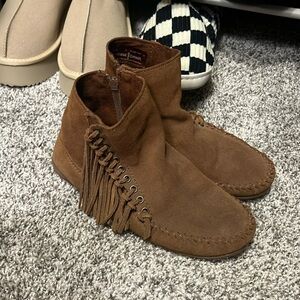 Minnetonka moccasin boots